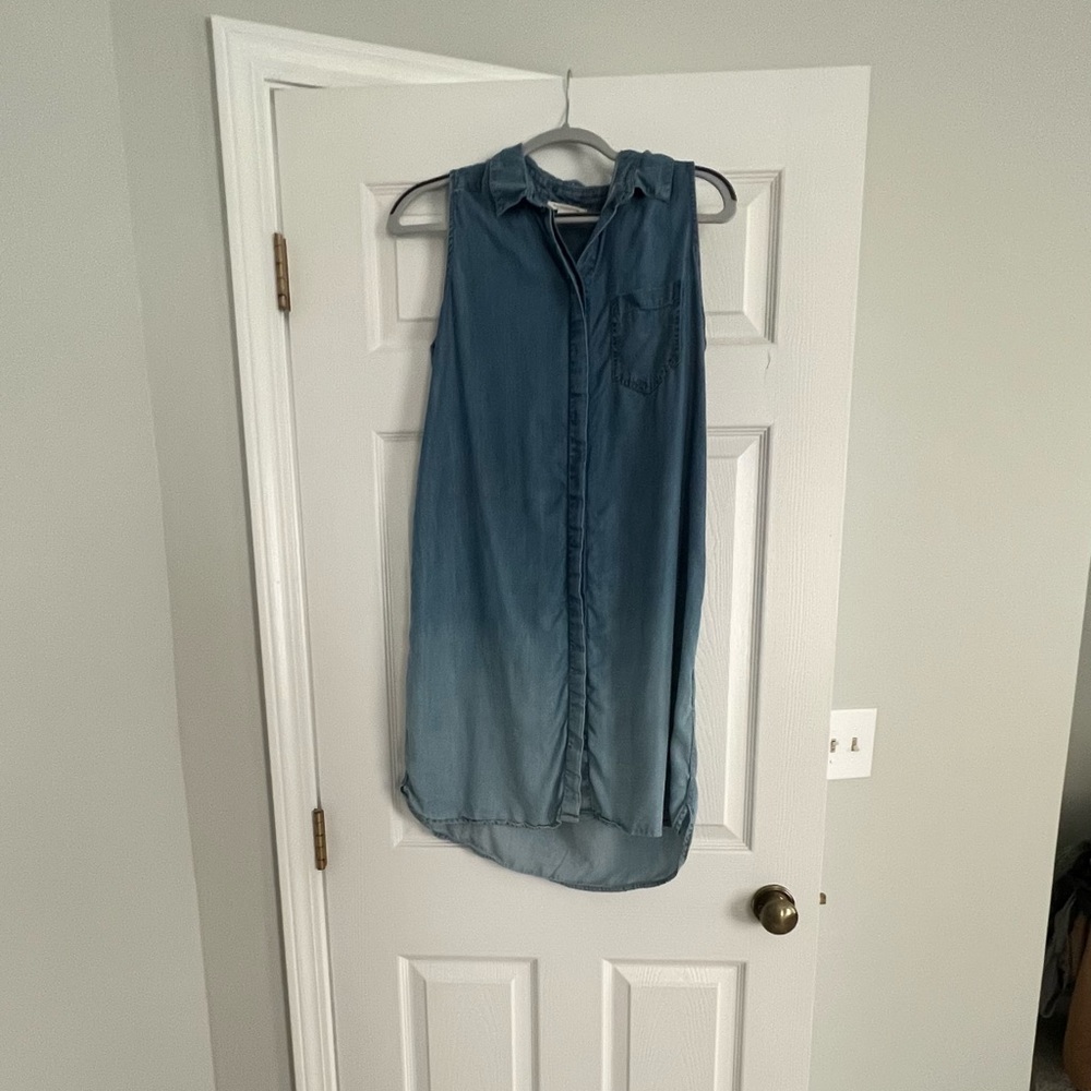 Sleeveless blue button down dress